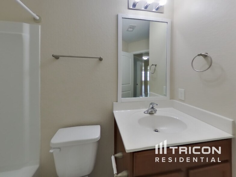 Building Photo - 733 Totem Trail Dr
