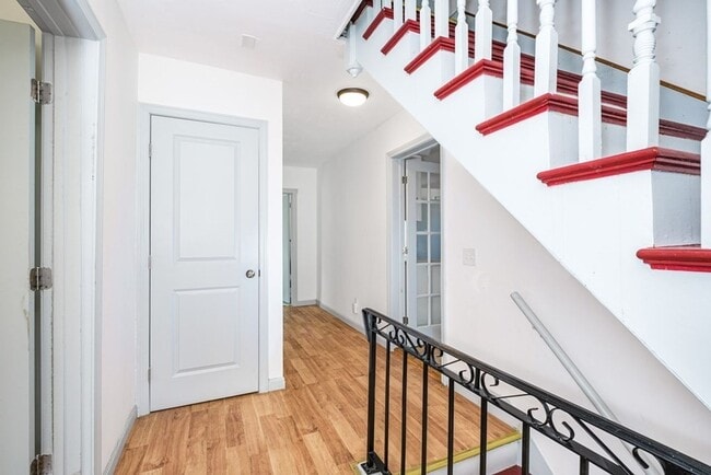 Building Photo - 4bed 2bath in Waltham 9/1