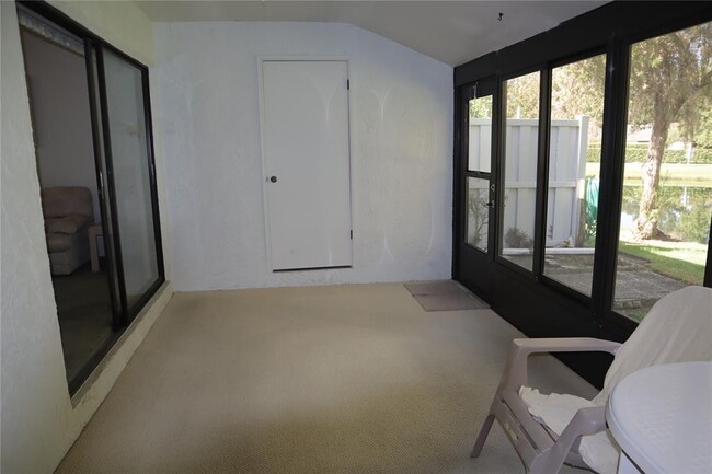 Building Photo - 1389 Pine Ridge Cir E