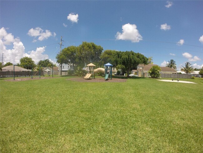 Building Photo - 12322 SW 148th Terrace