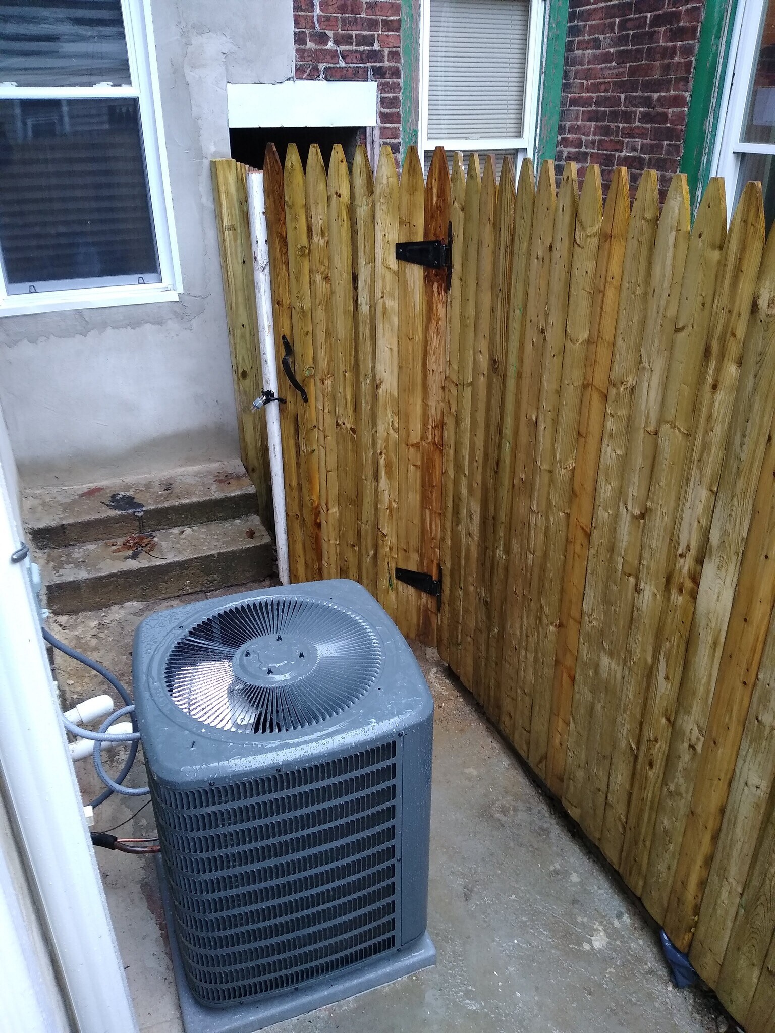 Building Photo - 2054 Ann St