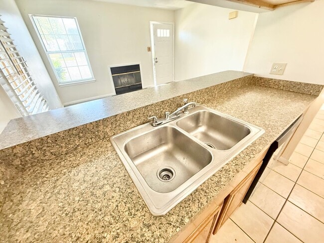 Building Photo - HURRY!!!***2 BED Condo/Downstairs unit/ W,S&T INCLUDED!!