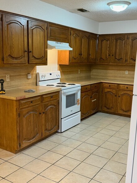 Building Photo - 1802 Archer Dr