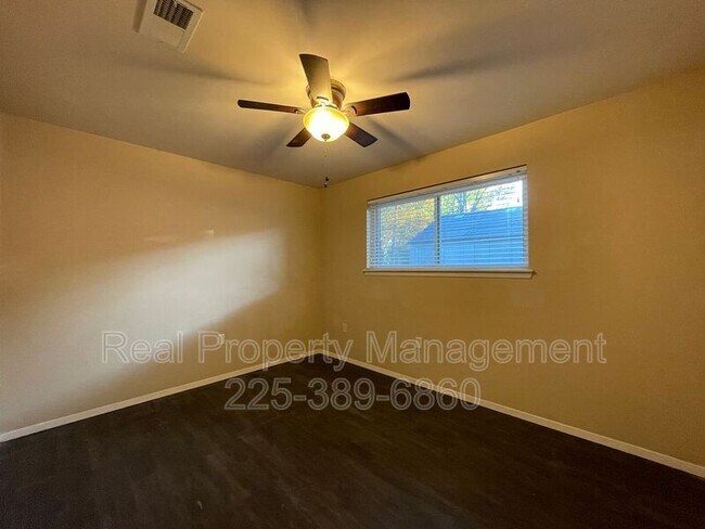 Building Photo - 9536 Bermuda Ave