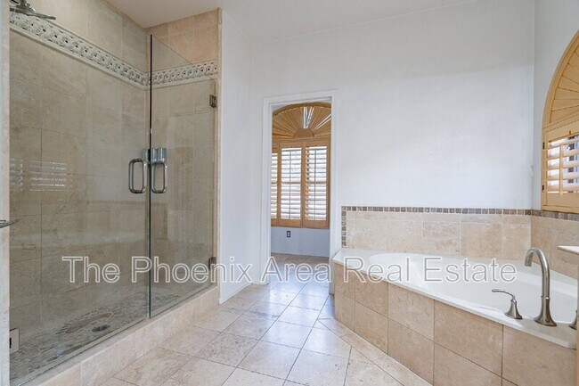 Building Photo - 4663 S Oleander Dr