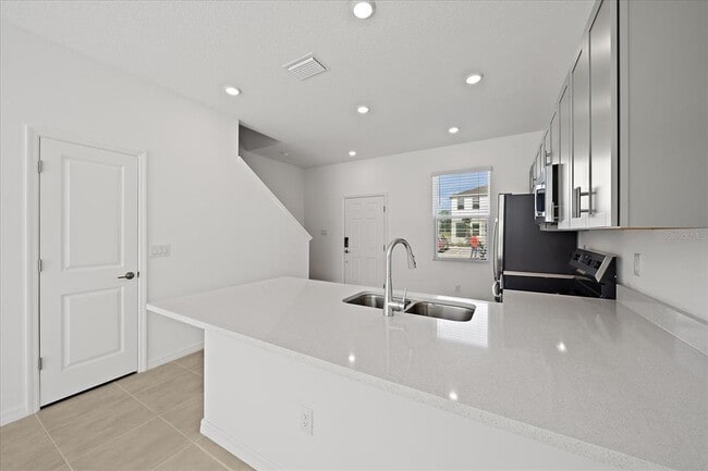 Building Photo - 8744 Daybreak St