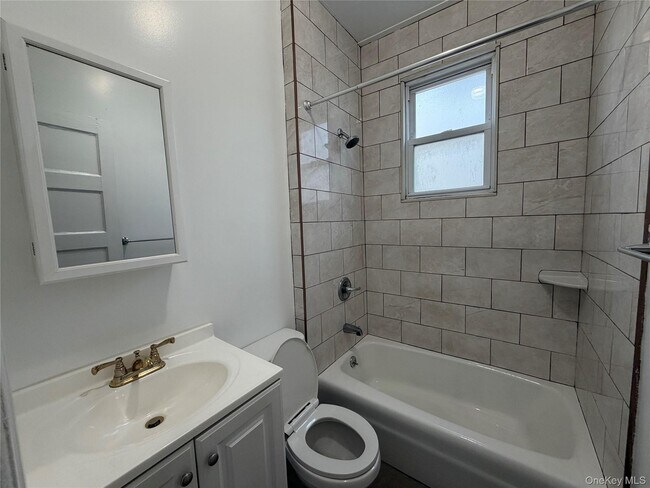 Building Photo - 31 Garfield St