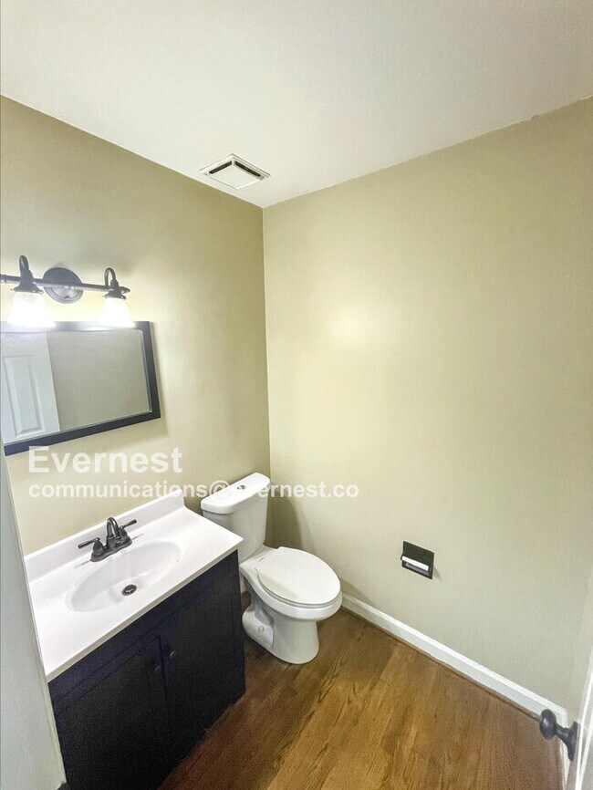 Building Photo - 703 Shady Glen Ct