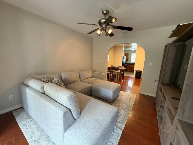 Building Photo - Spacious 4 Bedroom, 2 Bath Home — Walk to ...