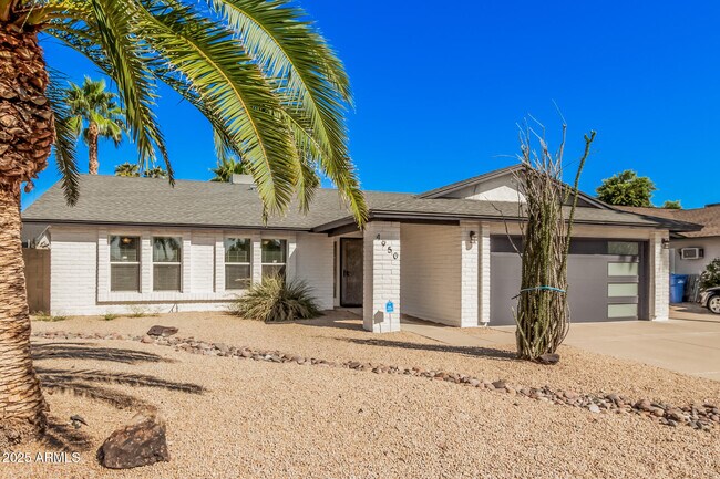 Building Photo - 4950 W Grovers Ave