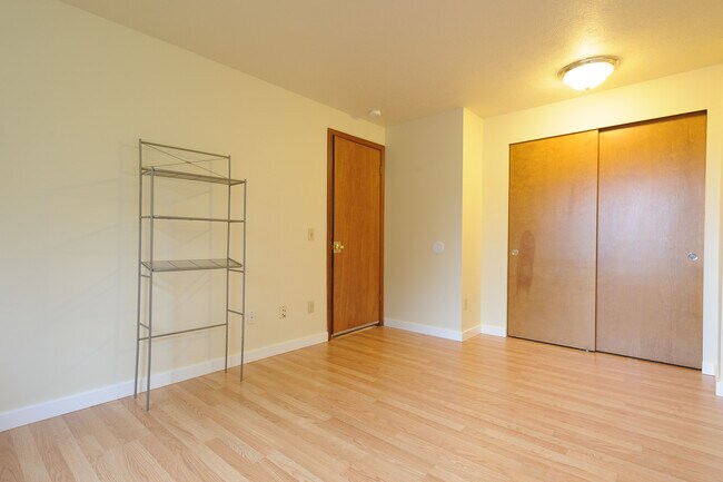 Building Photo - 2118 NE 54th St