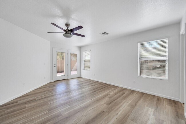 Building Photo - 1125 E Milada Dr