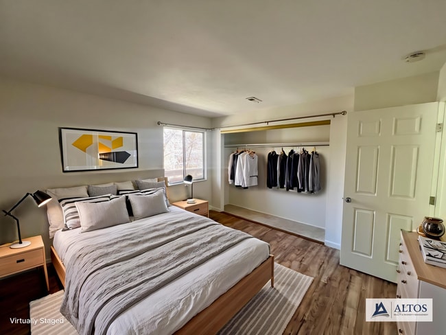 Building Photo - $500 Move in Special - 2nd Floor 1bed/1bath with Laundry and Parking!