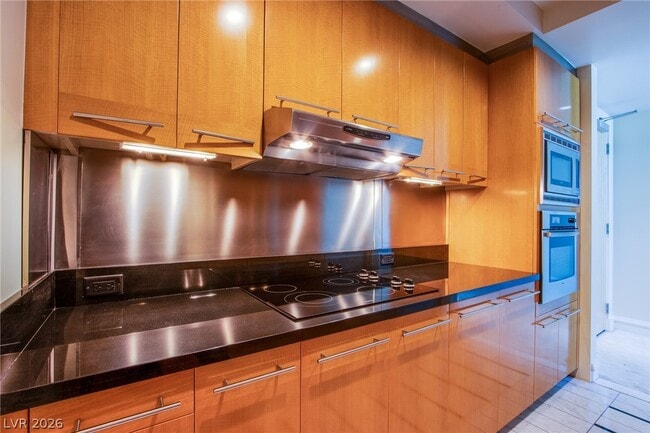 Building Photo - 2700 S Las Vegas Blvd