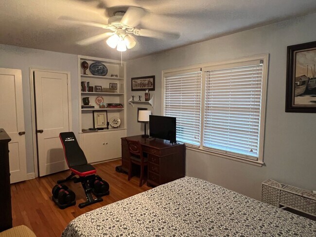 Building Photo - Cute Home in Midtown