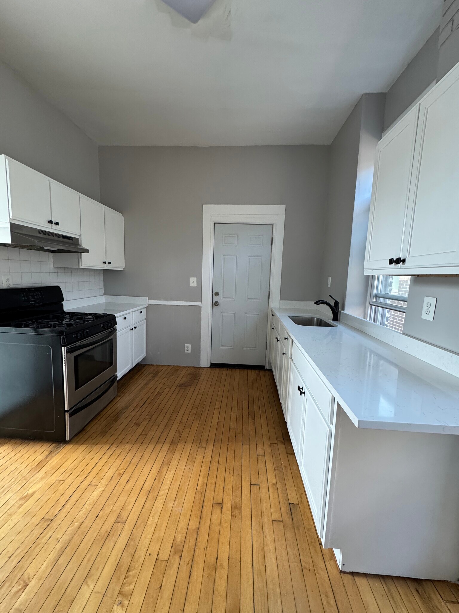 Building Photo - 3353 S Emerald Ave