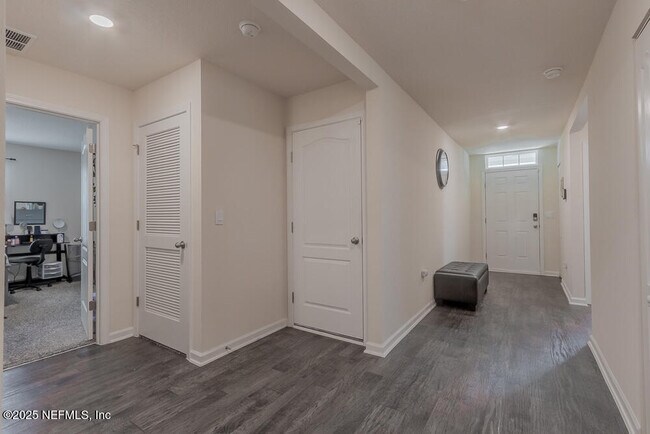 Building Photo - 3348 Lawton Pl