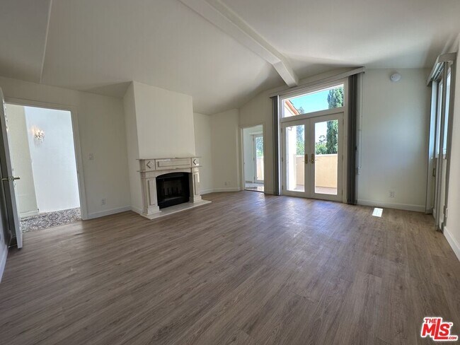 Building Photo - 623 Palisades Ave