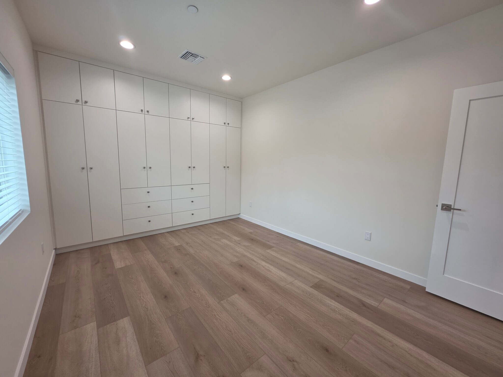 Building Photo - 6748 Ben Ave