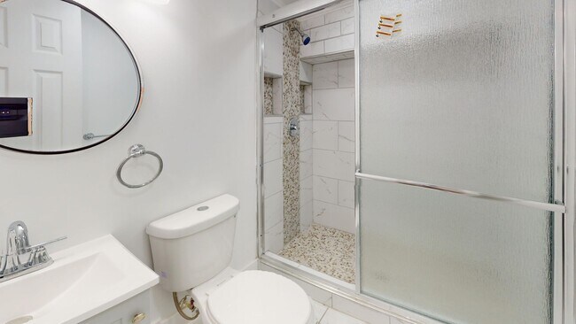 Building Photo - Recently Renovated Stunning Two Bedroom/Three & a Half Bathroom for Rent