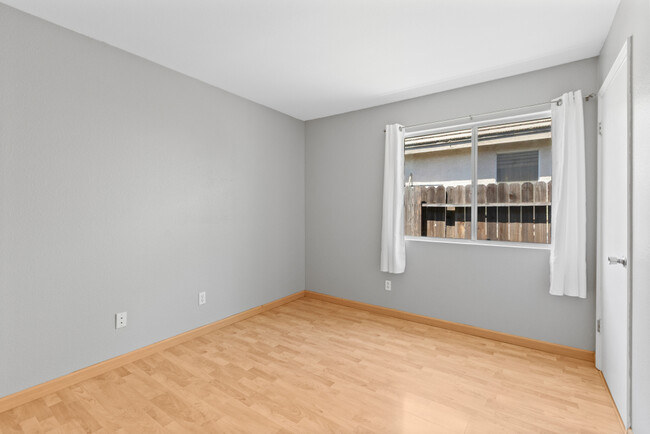 Building Photo - 8753 Redwood Grove Way