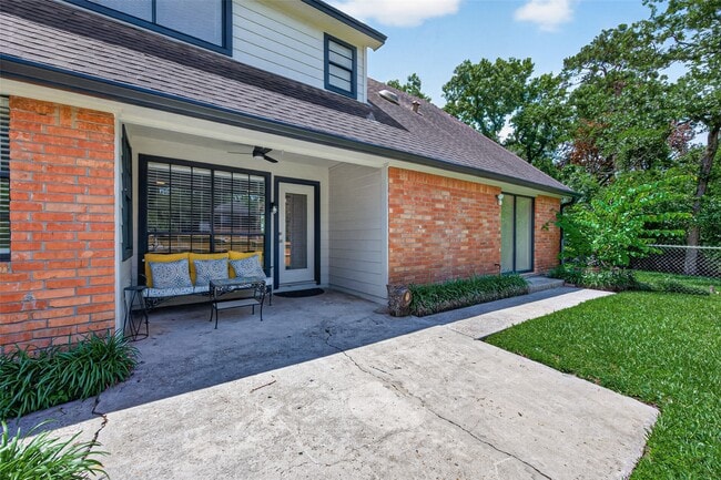 Building Photo - 105 Glenmora Ct