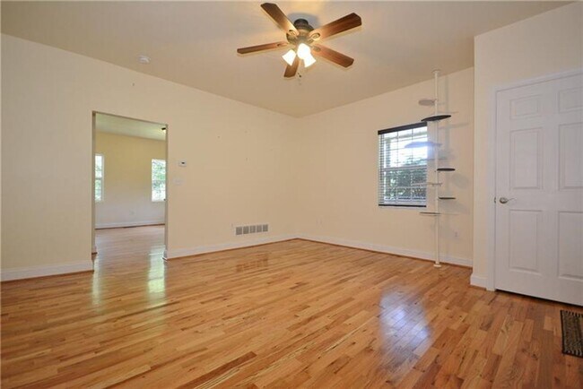 Building Photo - Adorable 2 Bed, 1 Bath Home in South Fayette - Covered Porches, Large Yard - Available as early a...