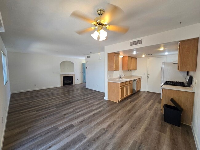 Building Photo - A FABULOUS 3 Bedroom home in desirable Silverado Ranch!