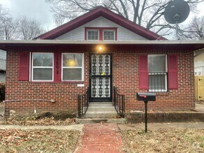 Building Photo - This 1141 square foot single family home h...