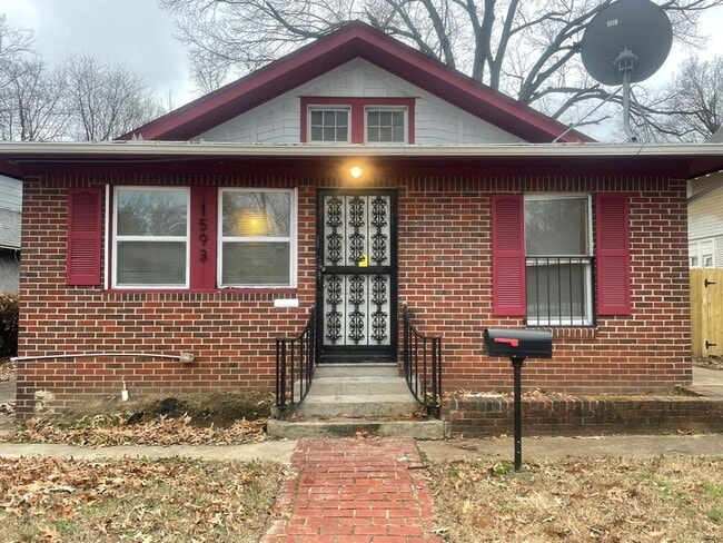 Primary Photo - 1593 Waverly Ave