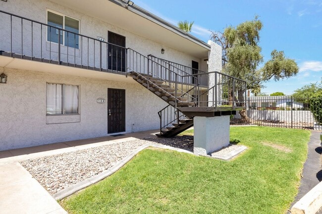 Building Photo - 2-bedroom, 2-bathroom in Scottsdale, AZ.