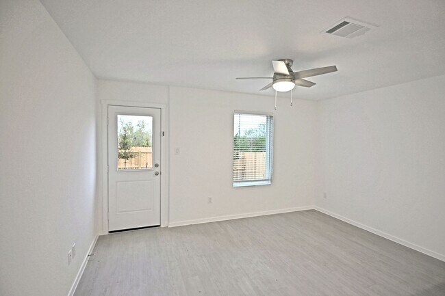 Building Photo - 12105 Floral Blossom