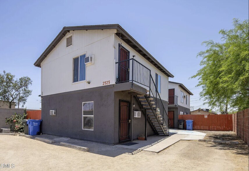 Building Photo - 2525 E Monroe St