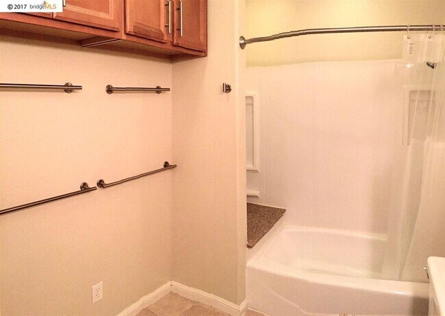 Building Photo - Lovely upgraded studio condo with resort-like amenities at desirable Watergate by the bay!