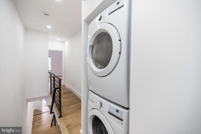 Building Photo - 2009 E Cumberland St