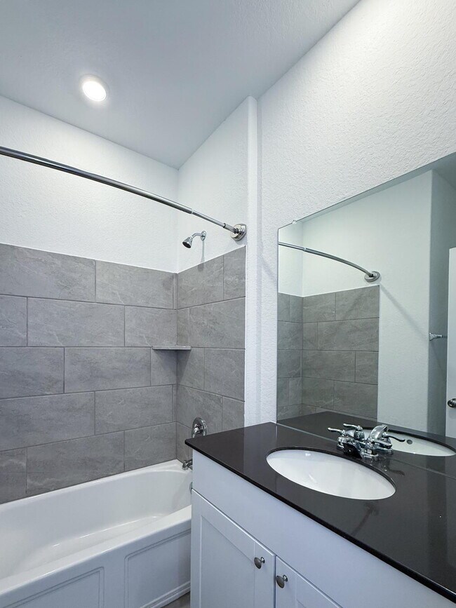 Building Photo - Charming 3-Bedroom Sanctuary with 2 Full Baths Near Lackland Air Force Base – 1469 Sq Ft of Comfo...
