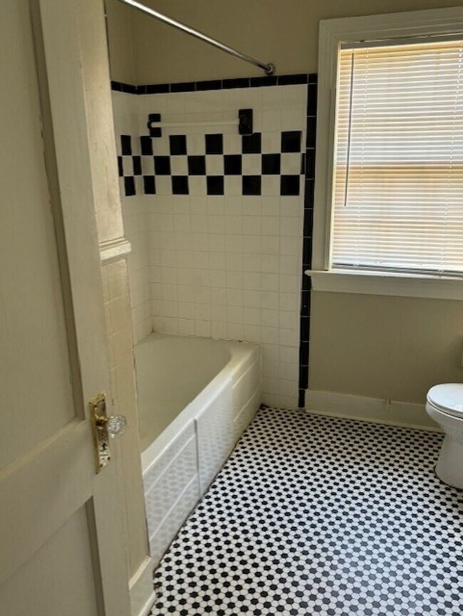 Building Photo - 1517-AB St Ann St