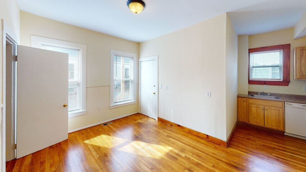 Building Photo - 237 Belmont St