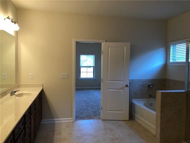 Building Photo - 5315 Mirror Lake Dr