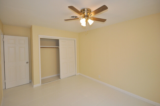 Building Photo - 1531 43rd St