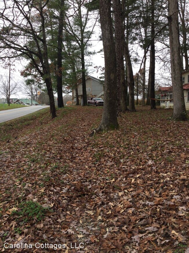Building Photo - 2 br, 1 bath House - 4653 Howard Gap Road