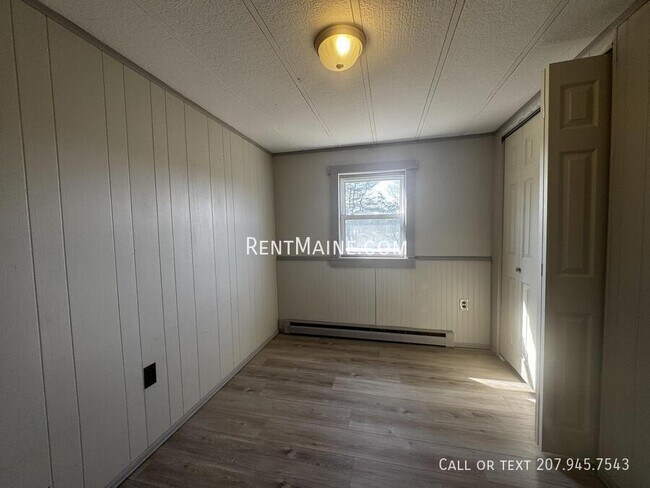 Building Photo - 513 Main St