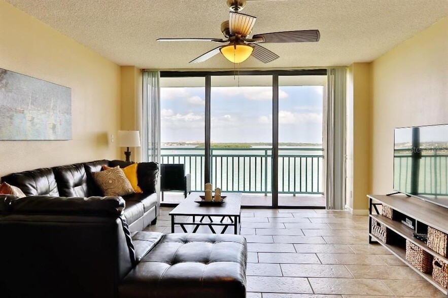 Living Room - 1 Key Capri Key