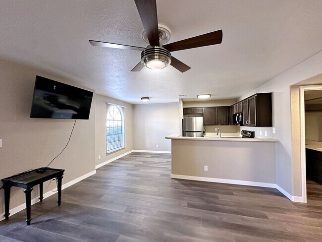 Building Photo - REMODELED 2 BEDROOM DOWNSTAIRS CONDO IN GATED COMMUNITY