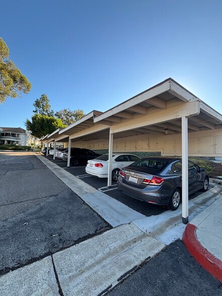 Covered parking spot - 25713 Sycamore Pointe