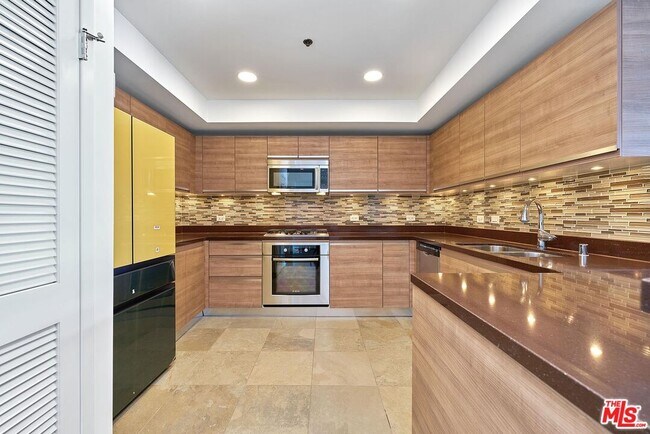 Building Photo - 3785 Wilshire Blvd