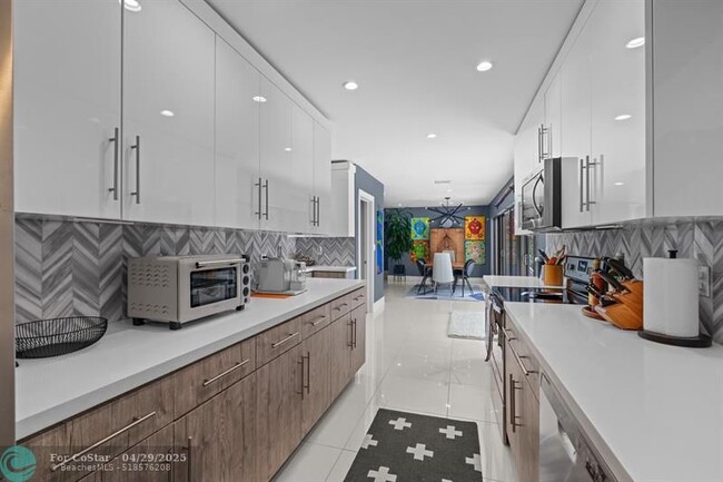 Building Photo - 708 NW 29th St