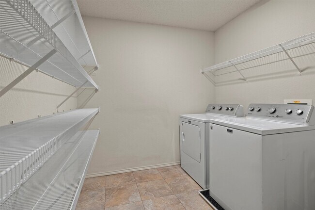 Building Photo - 536 Del Mar Dr