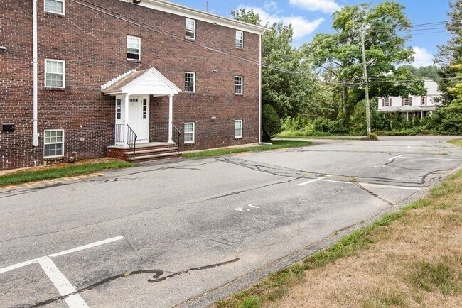 Building Photo - 130 Parker St
