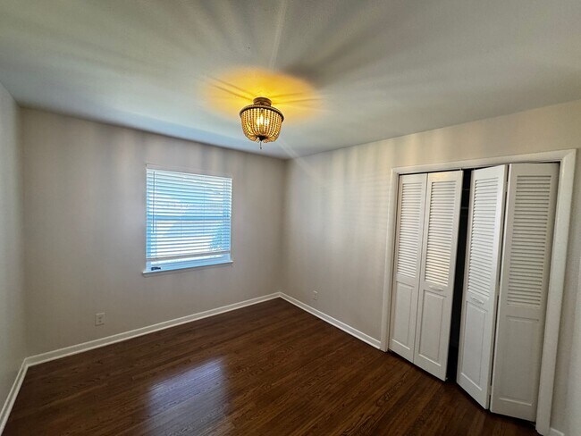 Building Photo - Updated 3 bed 2 bath with outdoor living area in Richardson!